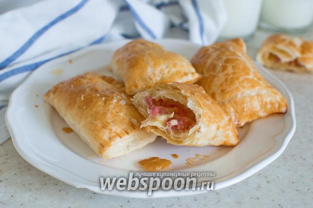 Фото Слойки с колбасой и сыром