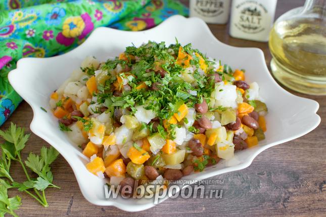 Фото Картофельный салат с фасолью и маринованными огурцами