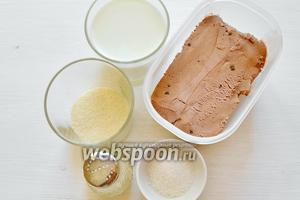 Приготовим нужные нам продукты: молоко, манку, сахар, соль, шоколадное мороженое с шоколадными кусочками.