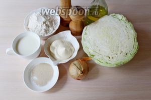 Приготовим все ингредиенты: муку просеянную, майонез, молоко тёплое, воду, дрожжи, соль, сахар, капусту, лук, перец чёрный и красный молотый, и масло растительное.