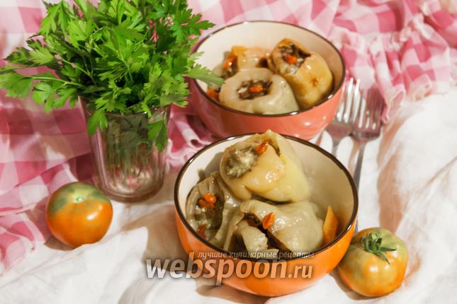 Фото Перец фаршированный куриным филе, рисом, мангольдом и годжи