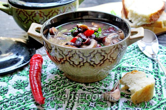 Фото Суп с красной фасолью и грибами