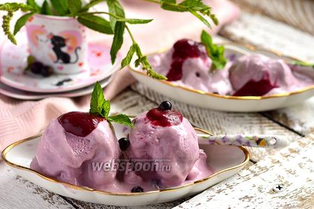 Фото рецепта Мороженое из маскарпоне со смородиновым курдом