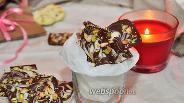 Фото рецепта Двойной шоколад с миндалём и фисташками