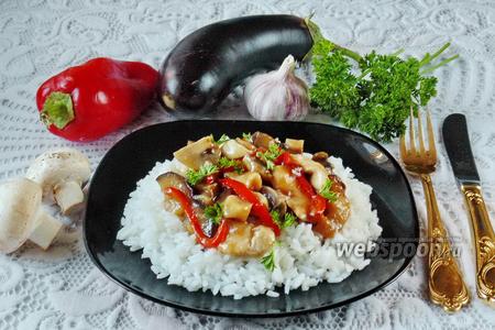 Фото рецепта Стир-фрай с курицей, баклажанами и перцем