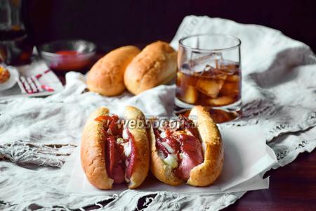 Фото рецепта Хот-дог с салями и Моцареллой