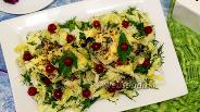 Фото рецепта Омлет с грибами, луком-пореем и имбирём на салатной подушке
