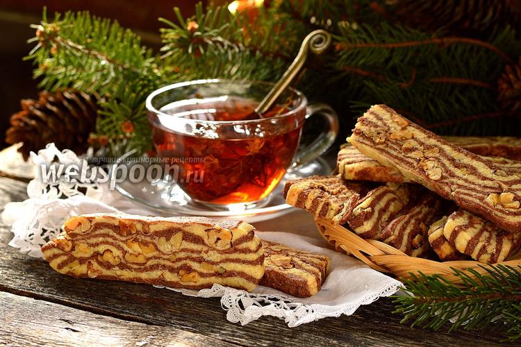 Фото Полосатое печенье с орехами
