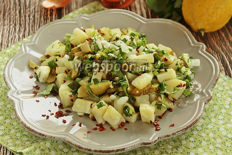 Фото Салат с картофелем, маринованными огурцами и зеленью