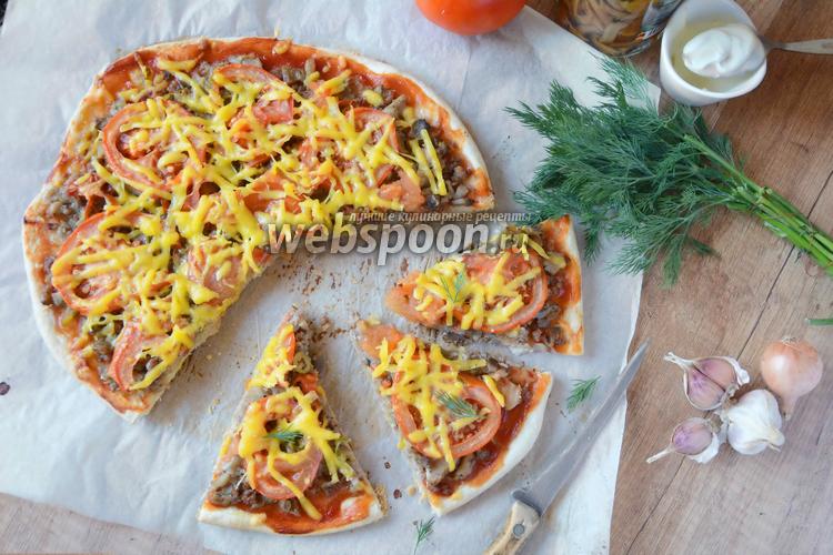 Фото Острая пицца с говяжьим фаршем и грибами