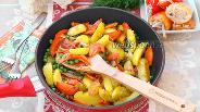 Фото рецепта Горячая сковорода с картофелем и овощами