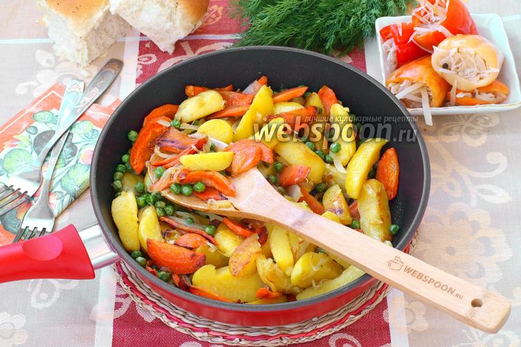 Фото Горячая сковорода с картофелем и овощами