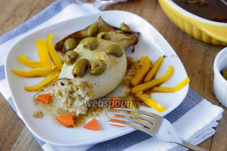 Фото рецепта Кальмар фаршированный мореродуктами