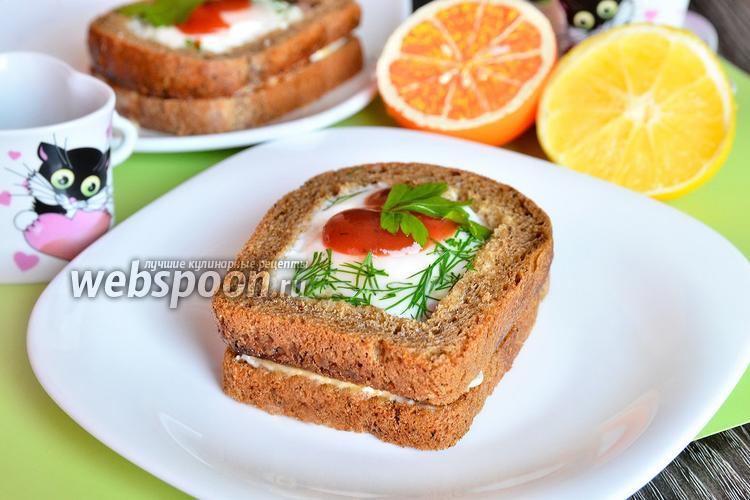 Фото Бутерброд с яйцом и сметанно-грибным соусом