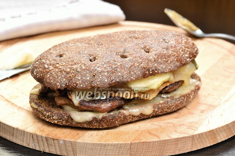 Фото Сэндвич тёплый с утиным филе