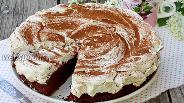 Фото рецепта Шоколадный пирог с меренгой