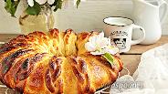 Фото рецепта Венок с вишней и грецким орехом