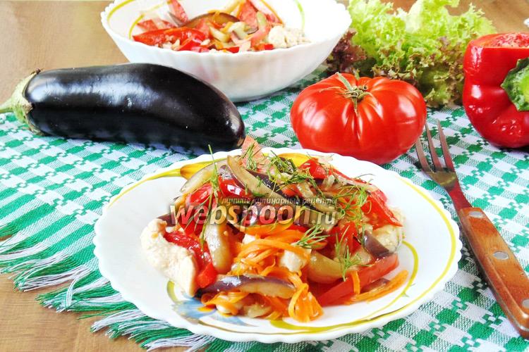 Фото Тёплый салат с куриной грудкой и овощами