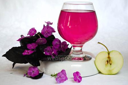 Фото рецепта Яблочный напиток с базиликом и мятой