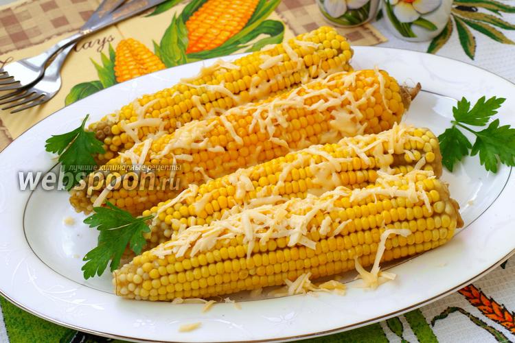 Фото Варёная кукуруза с маслом и сыром