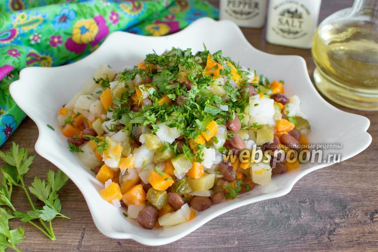 Фото Картофельный салат с фасолью и маринованными огурцами