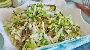 Фото рецепта Салат с морской капустой и огурцами