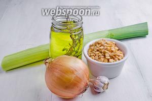 Для начинки нужно взять горох, масло оливковое, масло топлёное, лук репчатый и лук-порей, чеснок, соль, зиру и семена укропа (по желанию).
