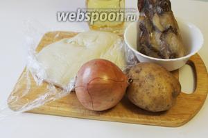 Для самсы взять тесто пресное, картофель, белые грибы, лук, масло, соль, перец чёрный молотый.