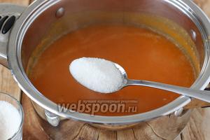 Снова ставим кастрюлю с тыквенной массой на плиту, добавляем сахар по вкусу. Уже по ходу приготовления, я подумала, что можно было вместо сахара взять мёд и добавить его в готовый кисель, который уже немного охладился (чтобы не перегревать мёд свыше 60°С). Доводим до «тихого» кипения.