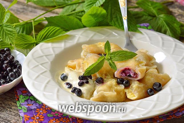 Фото Вареники с черникой, творогом и мятой