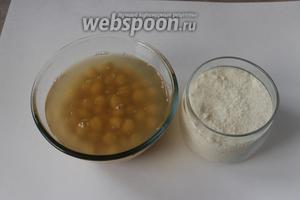 Чтобы приготовить веганское сливочное мороженое возьмём жидкость в котором варился нут (150 мл), сахар, и сок лимона.
В ингредиентах количества воды и нута указала условно, нам нужен уже готовый отвар.
