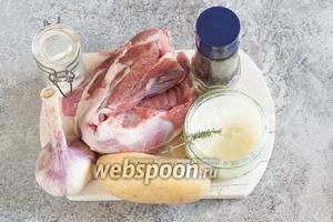 На 1 порцию у нас пойдёт по 100 г баранины (жирненькой, с лопаточки) и по 500 г картошки. Итого 400 г баранины и 2 кг картошки. Соль и перец, в принципе, по вкусу. Я делала сразу 4 горшка: на 2 кг картошки брала 1 столовую ложку соли без верха, плюс ещё по щепотке просолить мясо. Особый компонент этого рецепта — вытопленный из гуся, в процессе запекания, жир. Имеется в виду, — можно взять абсолютно любой животный жир, который есть под рукой, просто у меня сейчас имеется в хозяйстве именно гусиный. Его 2 ст. л. с верхом. Ещё приправы: по зубчику чеснока и веточке тимьяна на горшок.