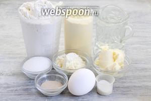 Подготовить 2 вида муки, воду, масло и яйцо комнатной температуры, соль, сахар, дрожжи, сухое молоко.