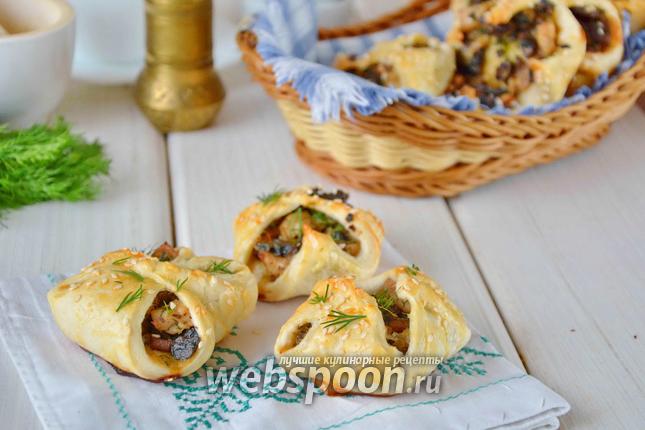 Фото Слойки с курицей и грибами