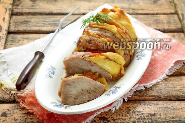 Фото Свинина гармошкой с помидорами и сыром