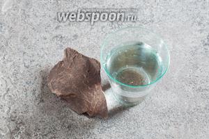 Ну, что, начинаем расшифровку рецепта Брилья-Совари? Унция — это, вероятнее всего, что-то между 28 и 33 грамма. Точнее сейчас уже никто не скажет, потому что унции тогда в ходу были разные. У меня выудился кусочек в 47 грамм тёртого какао, вот пусть он и будет «полуторами унциями», никто не против? Меру «чашка» сейчас принято считать равной 200 мл.