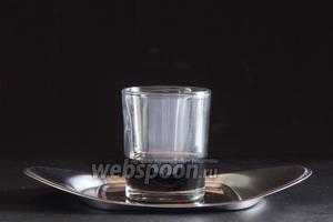 Нижний слой — кофейный ликёр.