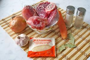 Для приготовления холодца из говяжьей голени и курицы потребуется говяжья голень, любые части курицы (у меня голени), вода, лук репчатый, морковь, чеснок, лавровый лист, желатин, соль, перец чёрный молотый.