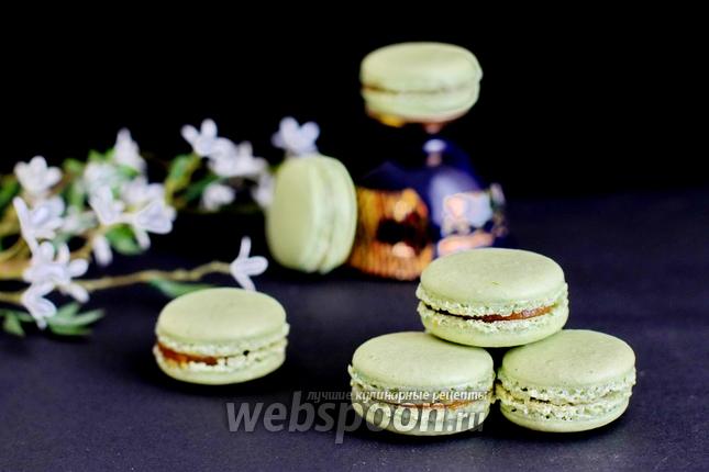 Фото Macarons с чаем матча