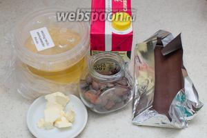 Для приготовления возьмём сироп глюкозы, шоколад, масло сливочное, сливки жирные, какао-бобы, соль.