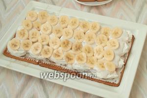 Далее выложить слой из бананов.
