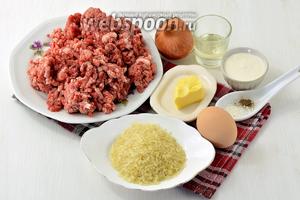 Для работы нам понадобится свиной фарш, рис, сметана, яйца, сливочное масло, подсолнечное масло, соль, перец.