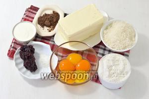 Для песочных коржей нам понадобится мука, сливочное масло, яйца, сахар, сметана, какао, разрыхлитель, повидло. Повидло должно быть густым и кисло-сладким. Подойдёт повидло из чёрной или красной смородины, из алычи. Сладкое повидло не подойдёт, так как кислота повидла в коржах уравновешивает сладость остальной части торта.