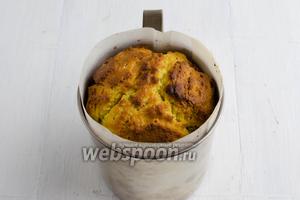 Готовые куличи вынуть из духовки.