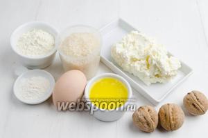 Чтобы приготовить рисовые котлеты, нужно взять: рис сорта камолино, воду, соль, масло топлёное, орехи грецкие, творог мягкий, яйцо, сахар, мука, разрыхлитель, панировочные сухари.