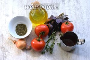 Указанное количество продуктов подойдёт для приготовления пассаты на 3 пиццы, либо баночки объёмом 0,5 л.
Зеленый базилик в этом рецепте идеален, но можно заменить фиолетовым (не кавказским). Также идеален будет свежий орегано или другие итальянские травы по вкусу. Подготовим помидоры, лук, чеснок.