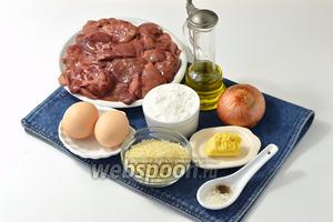 Для работы нам понадобится куриная печень, рис длиннозернистый, яйца, сливки 10%, мука, лук, подсолнечное масло, сливочное масло, соль, чёрный молотый перец.