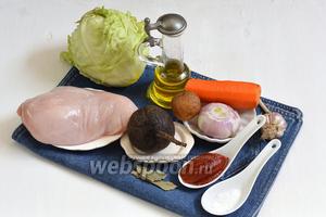 Для работы нам понадобится картофель, свёкла, морковь, лук, куриное филе, чеснок, подсолнечное масло, соль, лавровый лист, вода.