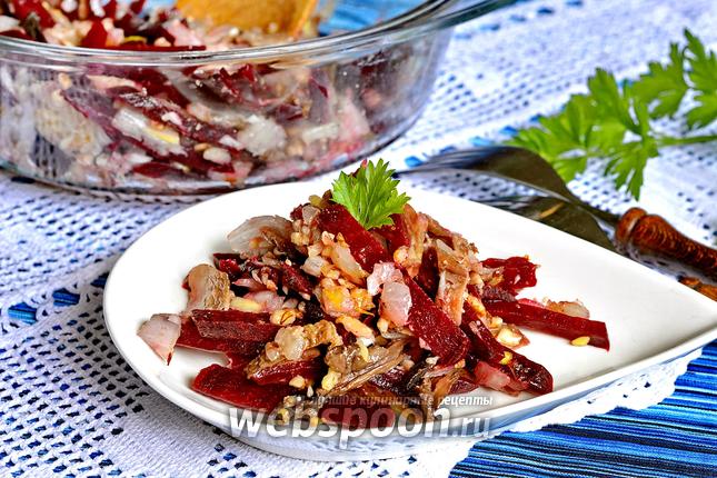 Фото Салат с грибами и свёклой