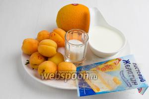 Чтобы приготовить десерт, нужно взять абрикосы, сливки, желатин, воду, сахар, апельсин.